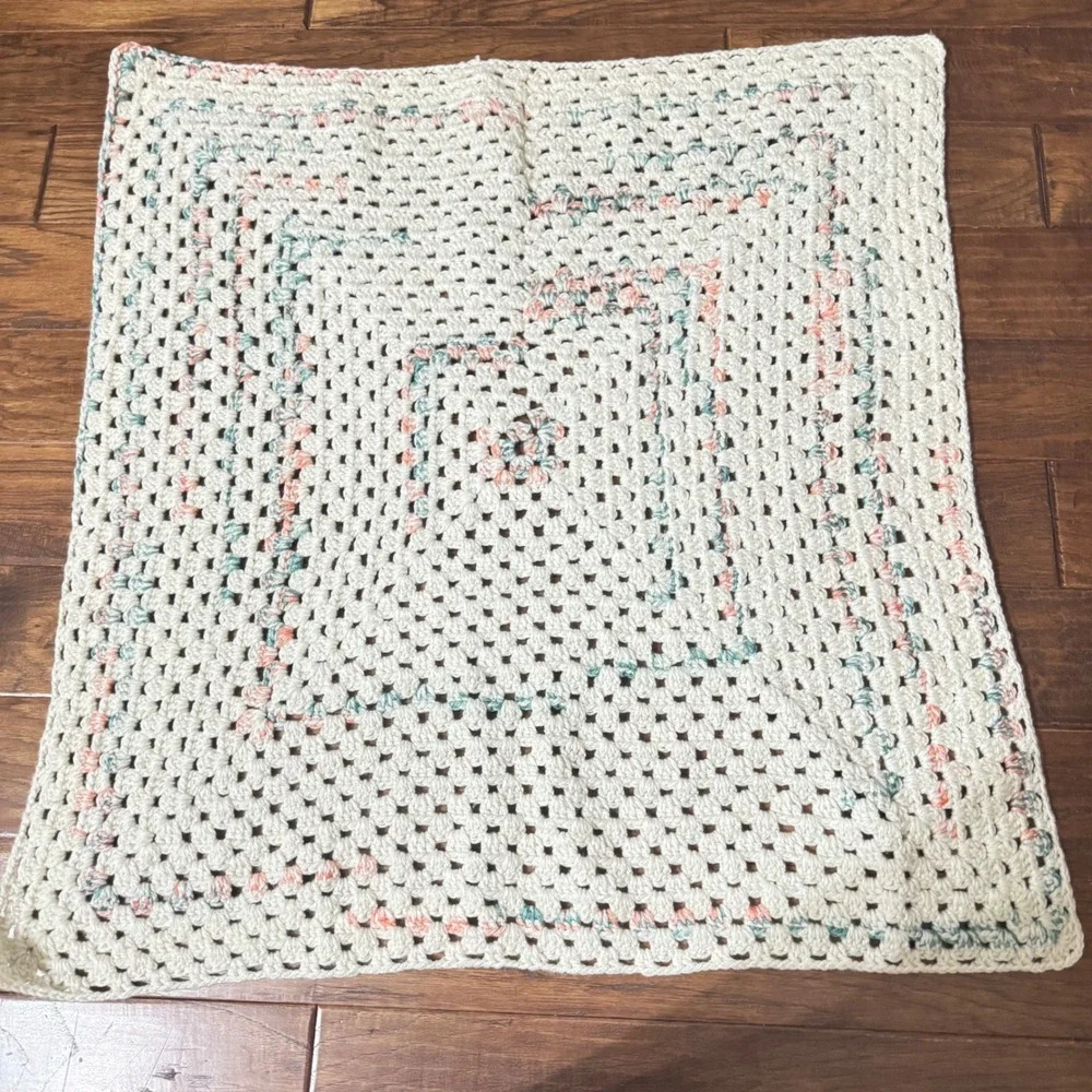 VTG Handmade Crochet Baby Blanket Cream Pastel Peach Teal Granny‎ Square 32x36